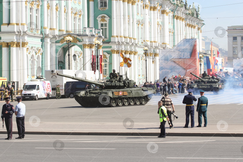 Скачать Бронетанковые войска на параде Победы. фотосток Ozero