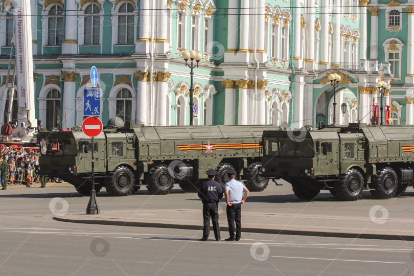 Скачать Военная техника на пути к стратегической победе. фотосток Ozero