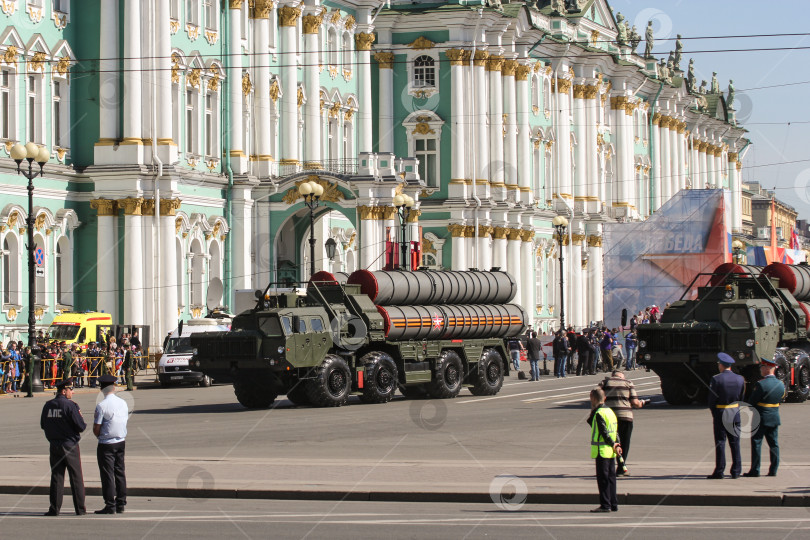 Скачать Стратегические ракетные комплексы на параде. фотосток Ozero