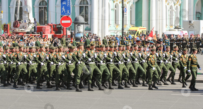 Скачать Военный парад сухопутной дивизии. фотосток Ozero