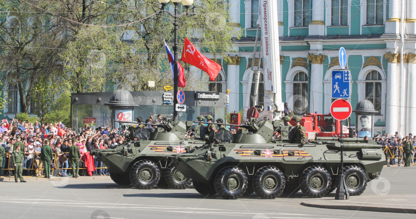 Скачать Бронетехника в День Победы. фотосток Ozero