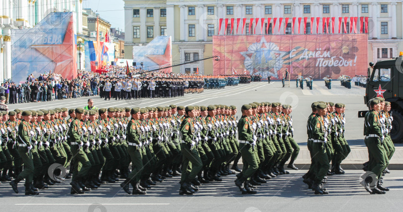 Скачать Стройные ряды солдат. фотосток Ozero