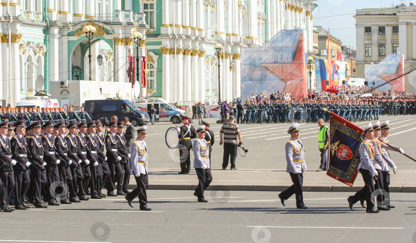 Скачать Военный парад на Дворцовой площади. фотосток Ozero