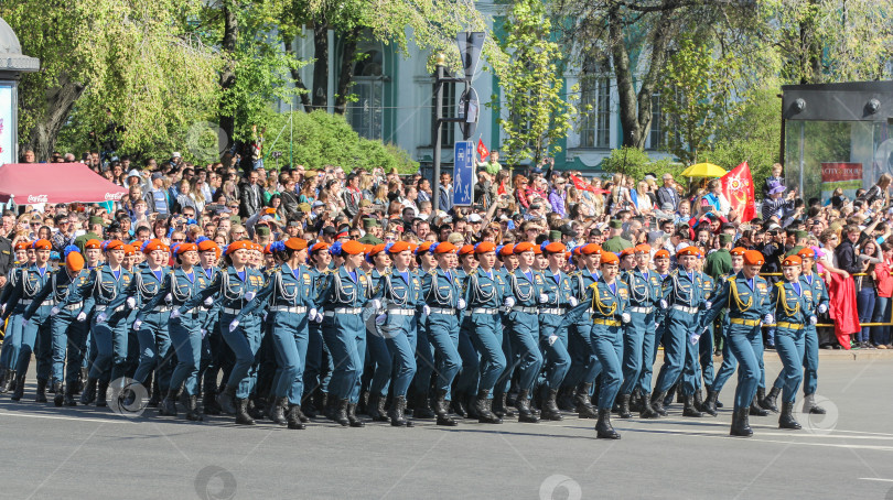 Скачать Подразделение военных женщин-спасателей. фотосток Ozero