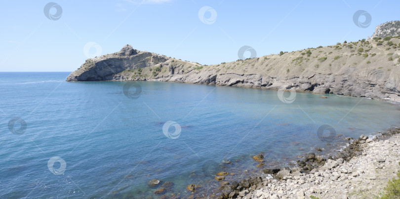 Скачать Вид на мыс Капчик с Голицынской тропы, Крымский полуостров, Национальный ботанический заповедник "Новый Свет". фотосток Ozero