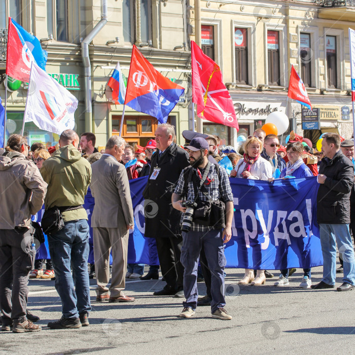 Скачать Фотограф на Первомайский праздник. фотосток Ozero