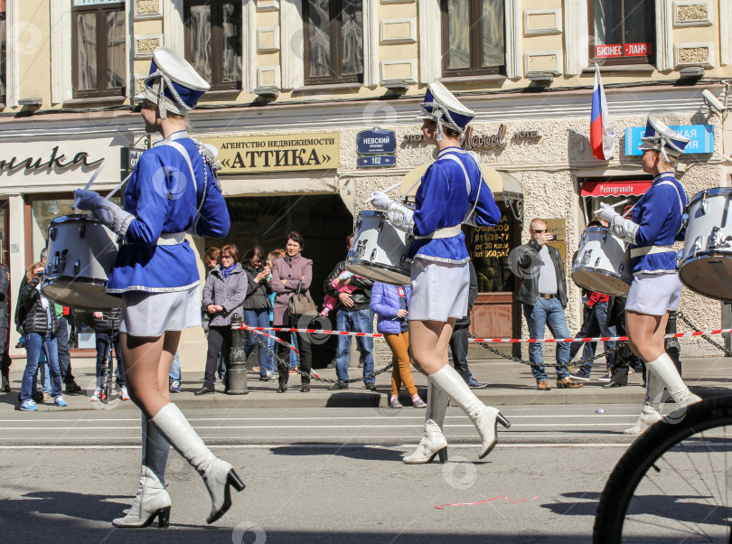 Скачать Барабанщики в праздничной синей форме. фотосток Ozero