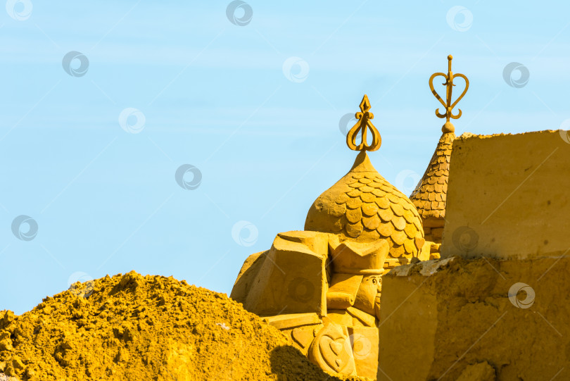 Скачать Подготовка к фестивалю песчаных скульптур фотосток Ozero