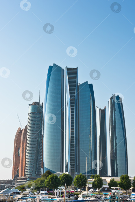 Скачать Причал Аль-Батин и башни Etihad towers в Абу-Даби, ОАЭ фотосток Ozero