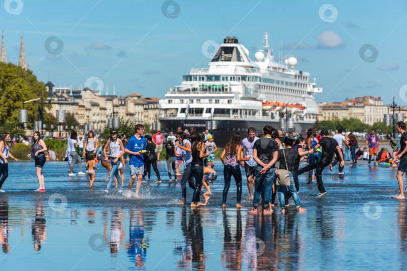 Скачать Знаменитый голландский круизный лайнер Prinsendam в Бордо, Франция фотосток Ozero