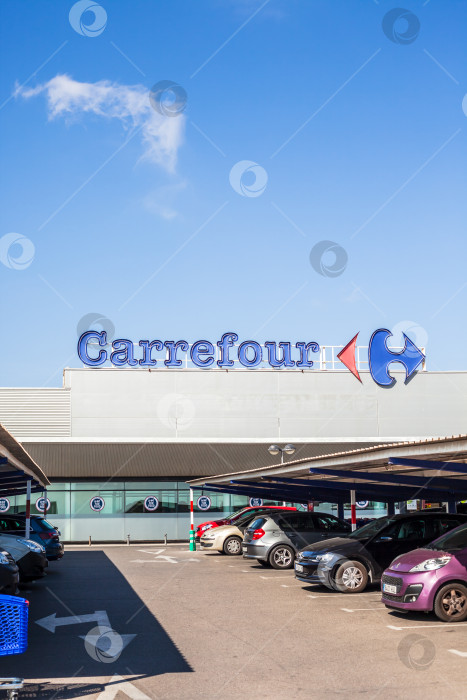 Скачать Логотип сети супермаркетов Carrefour фотосток Ozero