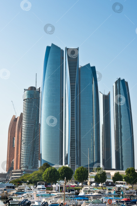 Скачать Причал Аль-Батин и башни Etihad towers в Абу-Даби, ОАЭ фотосток Ozero