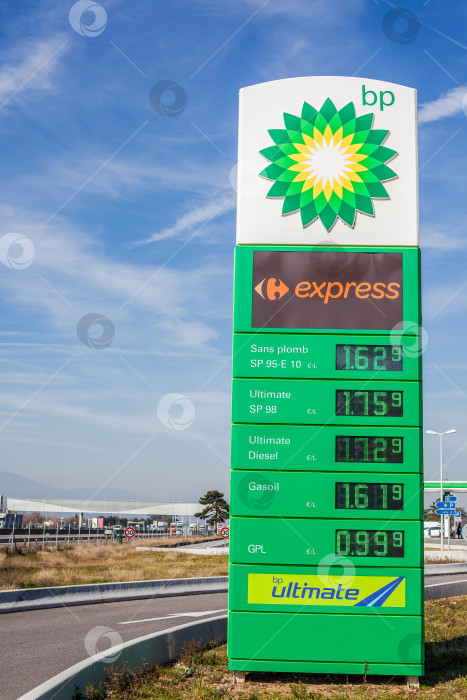 Скачать Логотип BP на своей заправочной станции фотосток Ozero
