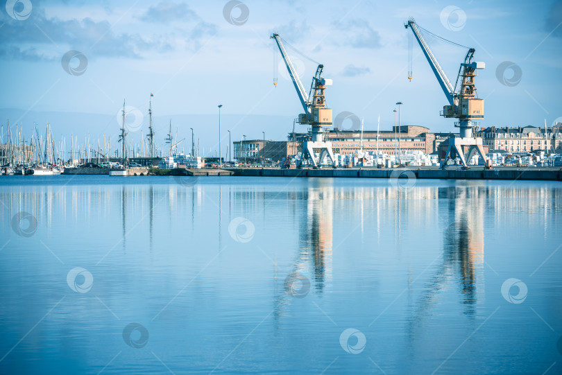 Скачать Вид на морской порт Сен-Мало, Франция фотосток Ozero