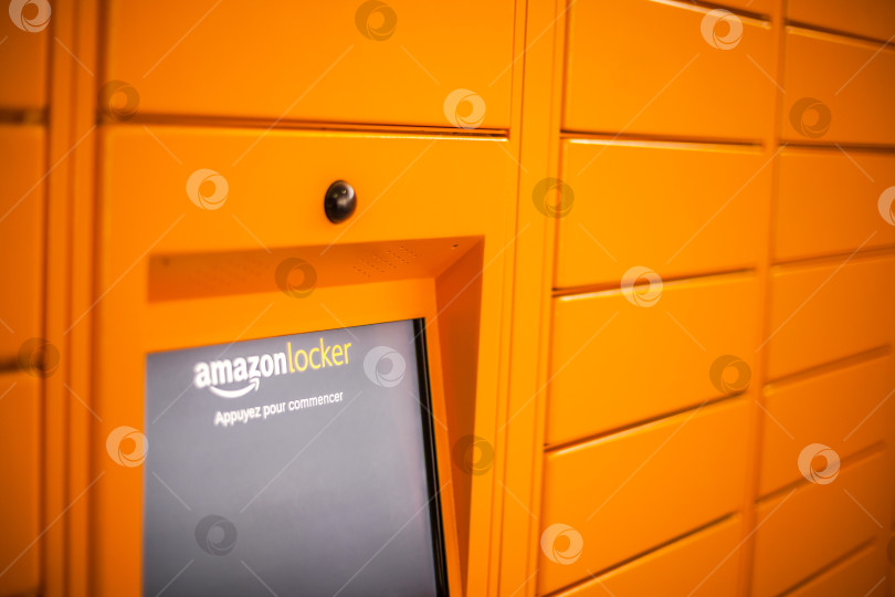 Скачать Шкафчик Amazon в торговом центре фотосток Ozero