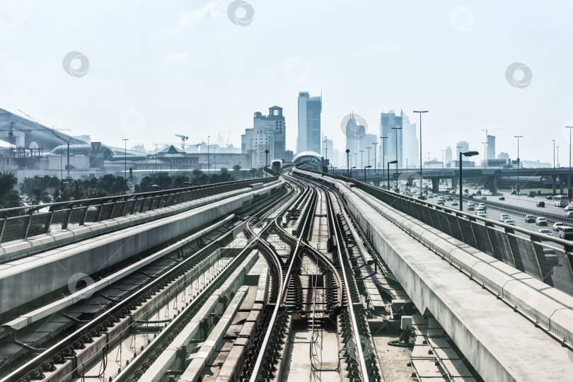 Скачать вид на подземную дорогу в центре Дубая фотосток Ozero