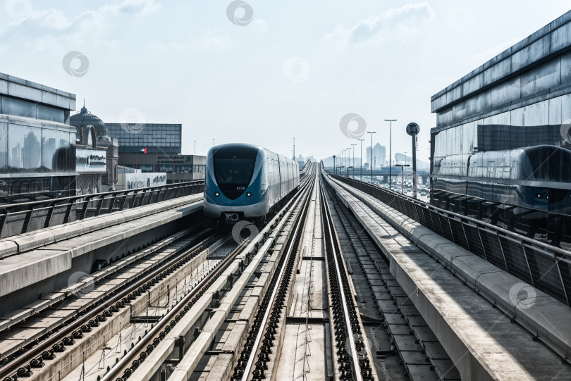Скачать вид на подземную дорогу в центре Дубая фотосток Ozero
