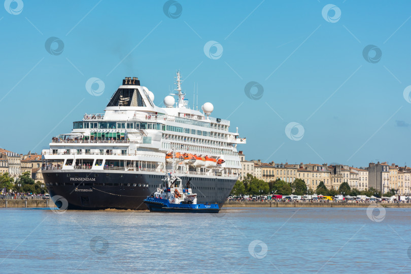 Скачать Знаменитый голландский круизный лайнер Prinsendam в Бордо, Франция фотосток Ozero