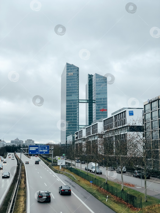 Скачать Бизнес парк вдоль шоссе Мюнхен Германия фотосток Ozero