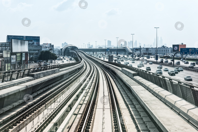 Скачать вид на подземную дорогу в центре Дубая фотосток Ozero