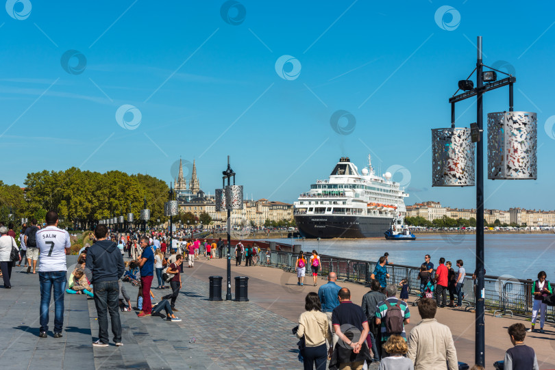 Скачать Знаменитый голландский круизный лайнер Prinsendam в Бордо, Франция фотосток Ozero