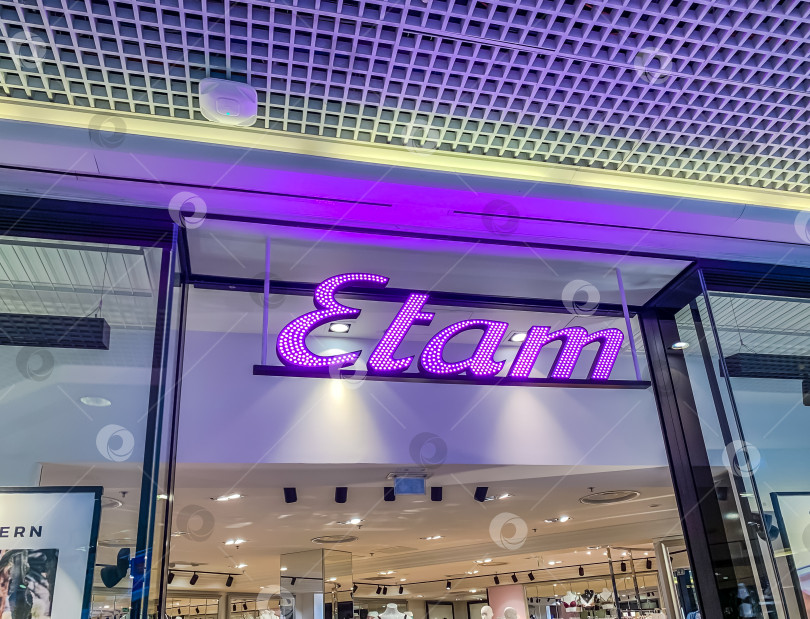 Скачать Магазин Etam в торговом центре фотосток Ozero