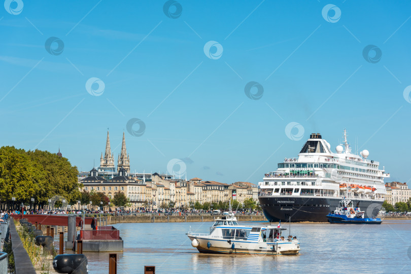 Скачать Знаменитый голландский круизный лайнер Prinsendam в Бордо, Франция фотосток Ozero
