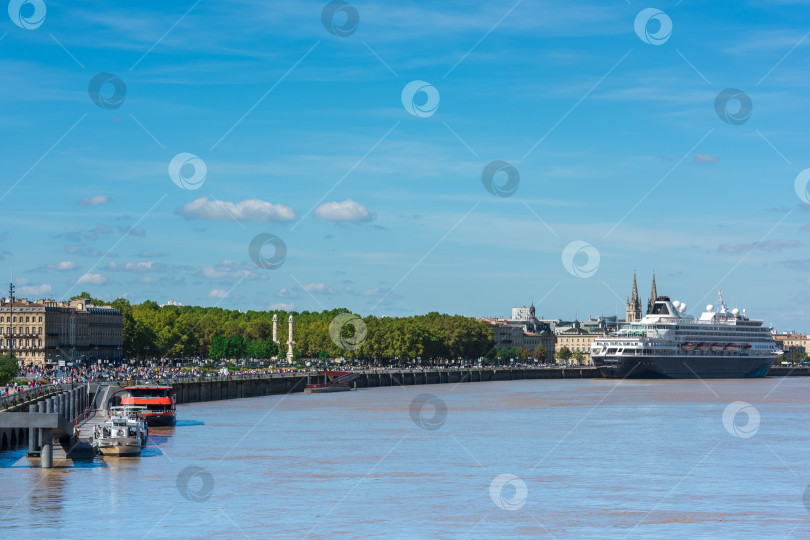 Скачать Знаменитый голландский круизный лайнер Prinsendam в Бордо, Франция фотосток Ozero