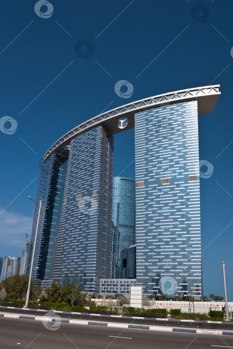 Скачать Улицы Абу-Даби с небоскребами фотосток Ozero