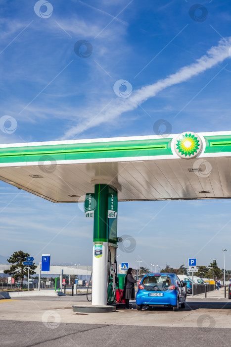 Скачать Логотип BP на своей заправочной станции фотосток Ozero