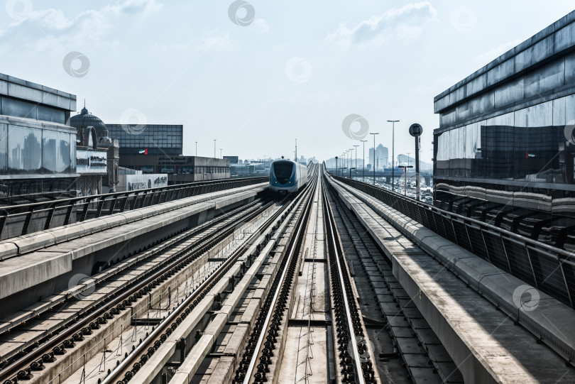Скачать вид на подземную дорогу в центре Дубая фотосток Ozero