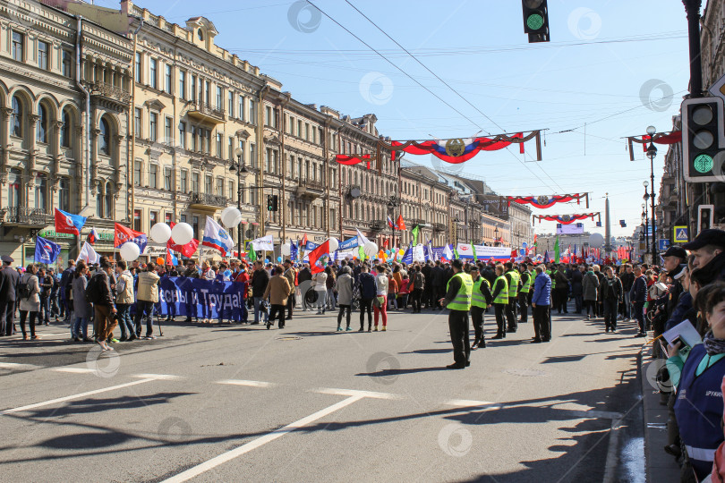 Скачать Городской проспект перед праздничной демонстрацией. фотосток Ozero