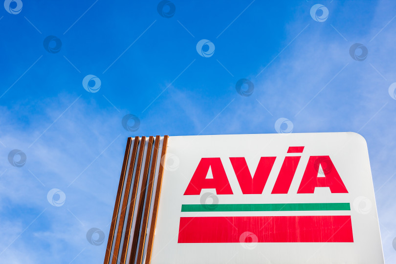 Скачать Логотип AVIA на своей заправочной станции фотосток Ozero