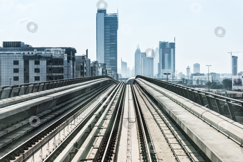 Скачать вид на подземную дорогу в центре Дубая фотосток Ozero