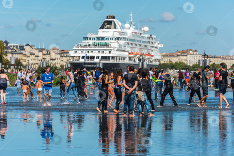 Скачать Знаменитый голландский круизный лайнер Prinsendam в Бордо, Франция фотосток Ozero