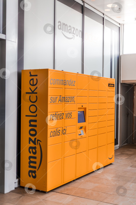 Скачать Шкафчик Amazon в торговом центре фотосток Ozero
