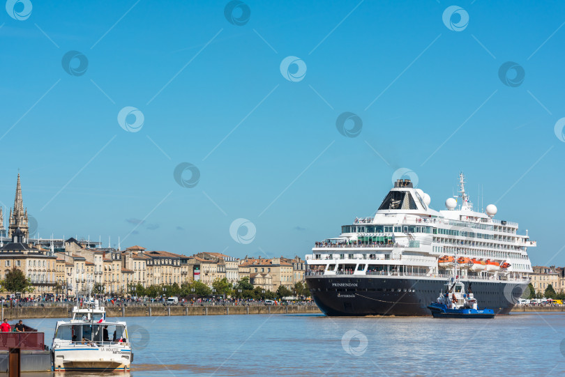 Скачать Знаменитый голландский круизный лайнер Prinsendam в Бордо, Франция фотосток Ozero