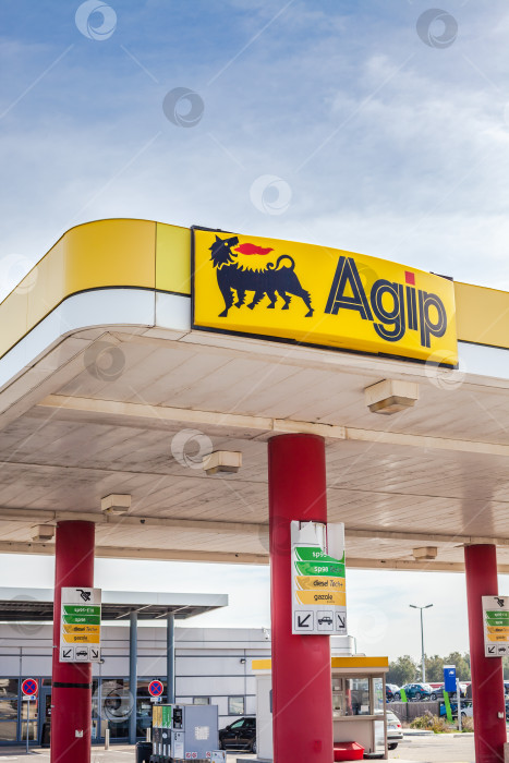 Скачать Логотип Agip на своей заправочной станции фотосток Ozero