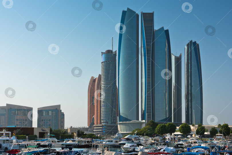 Скачать Причал Аль-Батин и башни Etihad towers в Абу-Даби, ОАЭ фотосток Ozero