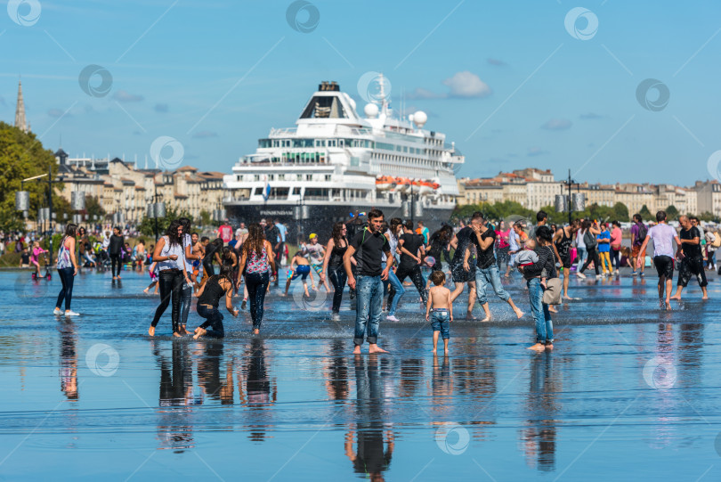 Скачать Знаменитый голландский круизный лайнер Prinsendam в Бордо, Франция фотосток Ozero