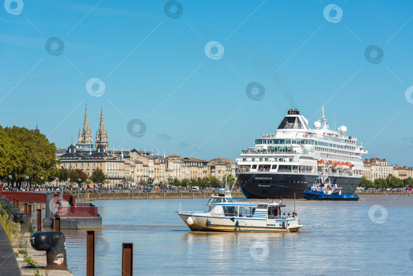 Скачать Знаменитый голландский круизный лайнер Prinsendam в Бордо, Франция фотосток Ozero