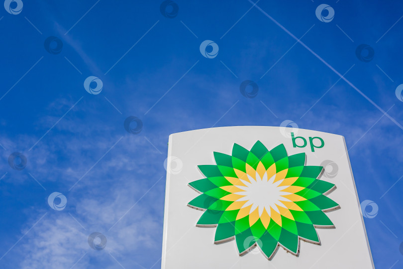 Скачать Логотип BP на своей заправочной станции фотосток Ozero