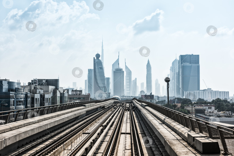 Скачать вид на подземную дорогу в центре Дубая фотосток Ozero