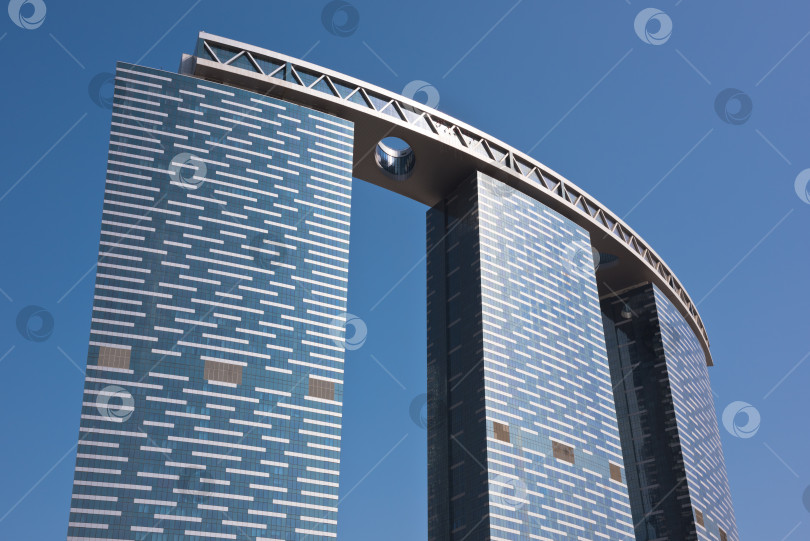 Скачать Небоскребы Абу-Даби The Gate Towers фотосток Ozero