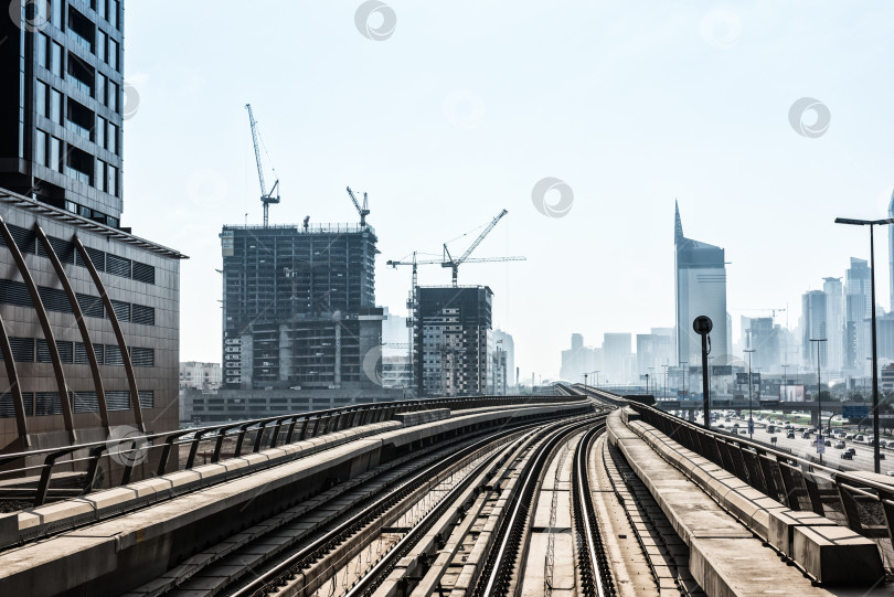 Скачать вид на подземную дорогу в центре Дубая фотосток Ozero