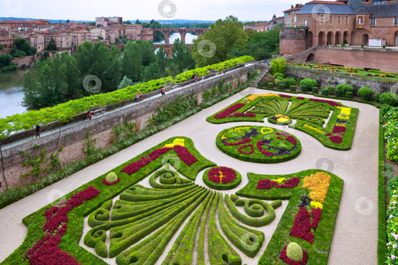 Скачать Сады Дворца Берби в Альби, Тарн, Франция фотосток Ozero