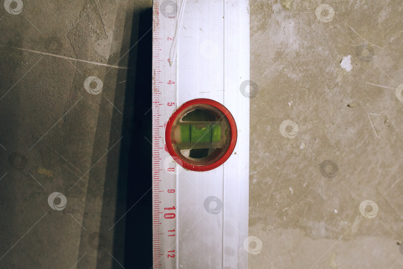 Скачать Строительный уровень - устройство для измерения ровности различных объектов. Универсальный инструмент фотосток Ozero