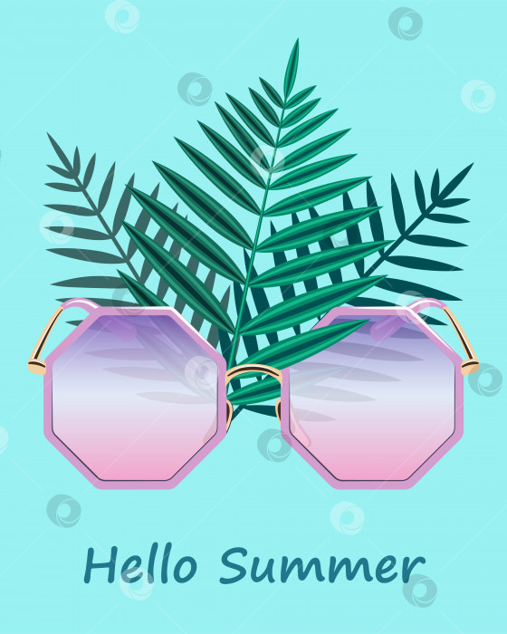 Скачать Hello Summer - яркая листовка с модными розовыми очками и пальмовыми листьями на голубом фоне. Стоковая векторная иллюстрация подходит для поздравительной открытки, веб-баннера или рекламного стенда. фотосток Ozero