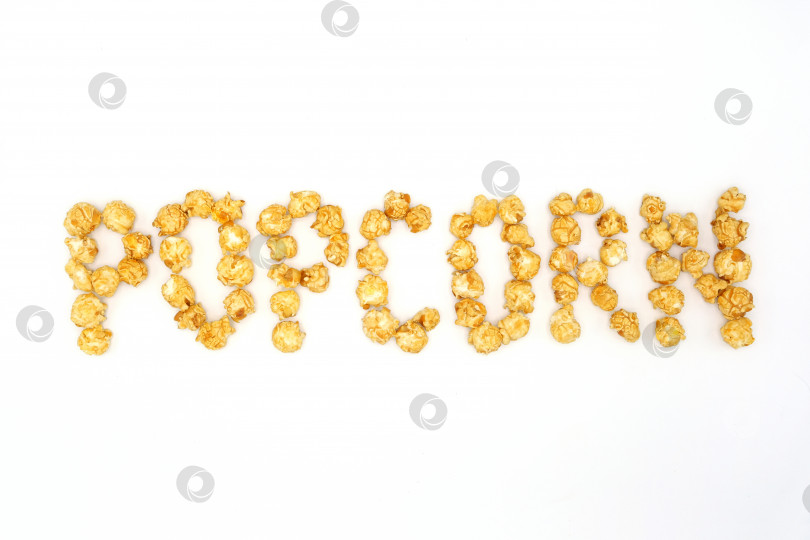 Скачать Надпись popcorn выделена на белом фоне крупным планом Буквы написаны попкорном фотосток Ozero