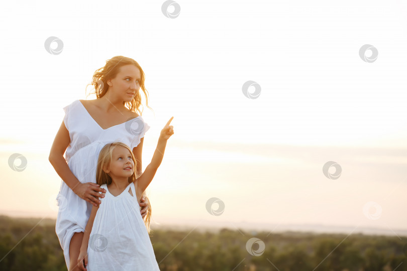 Скачать Мать и дочь. Портрет фотосток Ozero